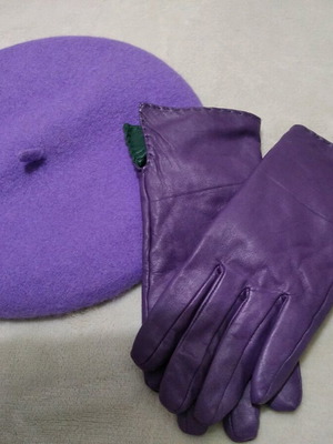 Leather gloves and wool hat like new, purple