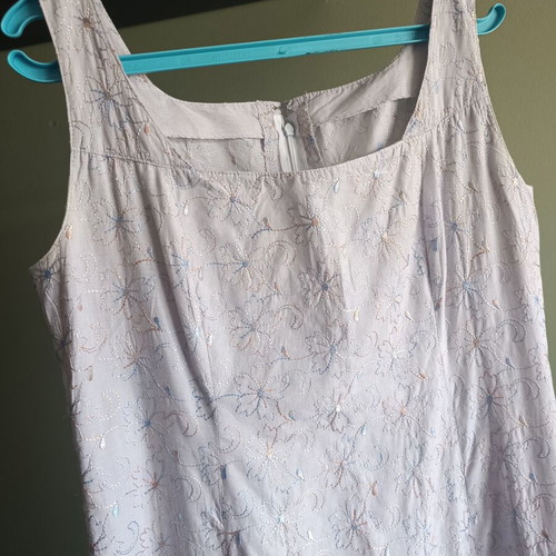 Maxi sleeveless dress like new, lilac with embroidery
