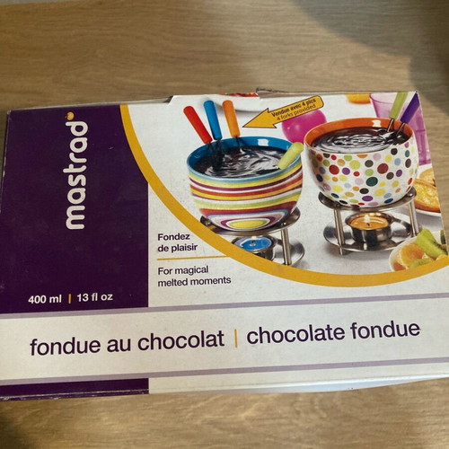 Mastrad chocolate fondue like new with gift cake mold