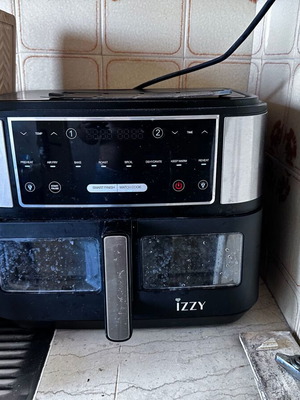 Izzy Air Fryer with Double Basket like new
