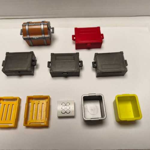 Playmobil chests, suitcases and crates like new