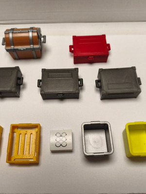 Playmobil chests, suitcases and crates like new