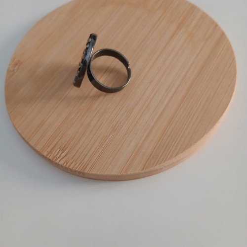 Ring with peace symbol adjustable, new, black