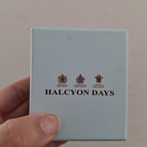 Vintage Halcyon Days enameled box with gold, new