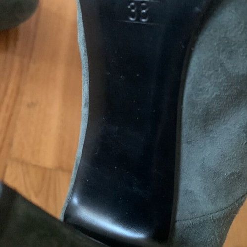 Suede leather pumps like new, size 38, oil gray color