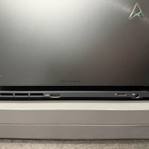 Asus Zenbook Pro 14 Duo OLED i9 laptop like new, 32GB RAM, 1TB SSD