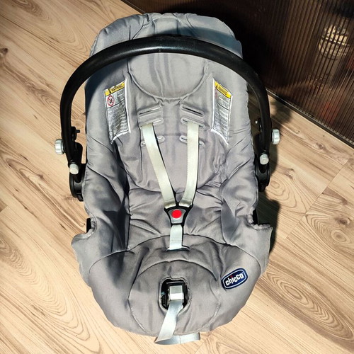 Chicco baby car seat used 0–13kg