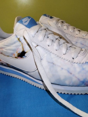 Nike Womens Classic Cortez like new, size 39, white multicolor