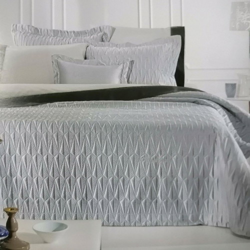 Guy Laroche Ruby Satin 3-Piece Quilt Set Silver Color new
