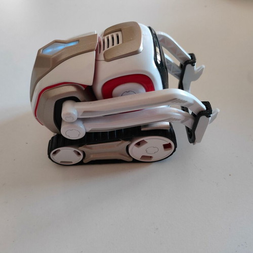 Anki Cozmo Robot like new, interactive and programmable