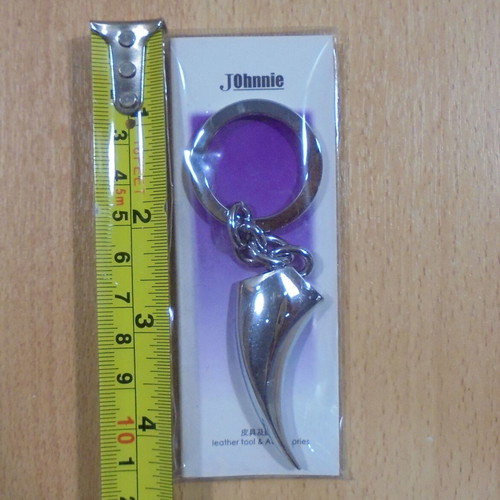 Johnnie metal keychain new, silver