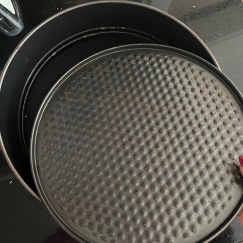 Baking pan with removable bottom used