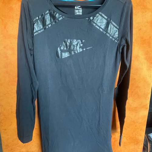 Branded women's long-sleeve blouse new size Medium