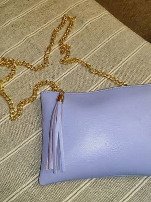 Lilac shoulder bag with gold chain new