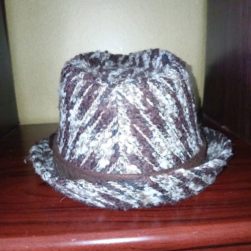 Winter hat like new, size medium, beige and brown
