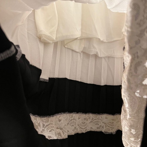 Kate London pleated skirt used, size M with lace details