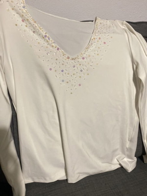 Vintage white blouse with embroidered beads like new