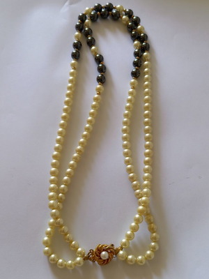 Vintage necklace with pearls new, black and white