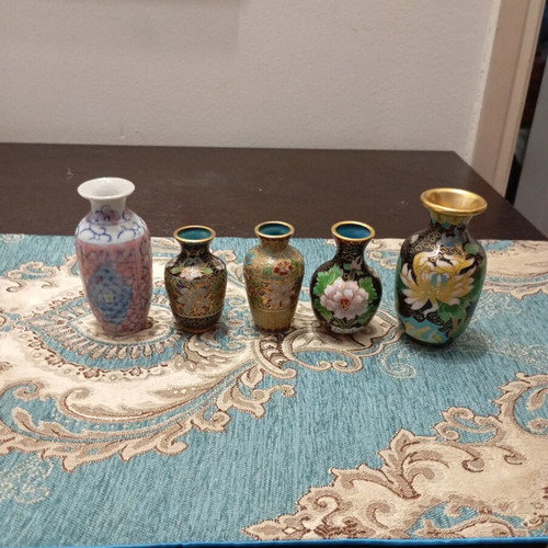 Miniature cloisonné collection like new, 5 pieces including Japanese porcelain