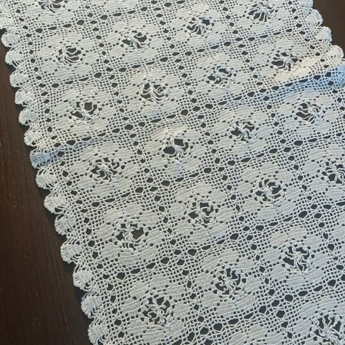 Crochet lace set with doily like new, white