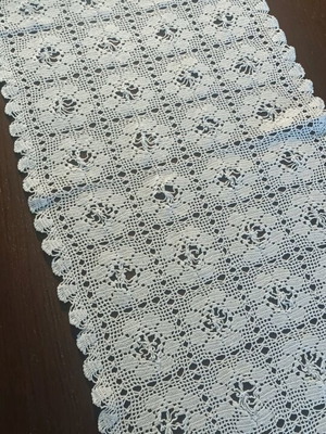Crochet lace set with doily like new, white
