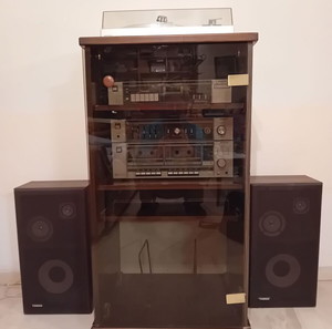 Πικάπ Sanyo, Ραδιόφωνο Sanyo, Ενισχυτής Sanyo, Διπλό κασετόφωνο Sanyo, Έπιπλο, 2 Ηχεία Tamon.