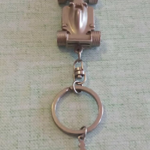 Johnnie Walker Formula 1 Edition metal keychain like new