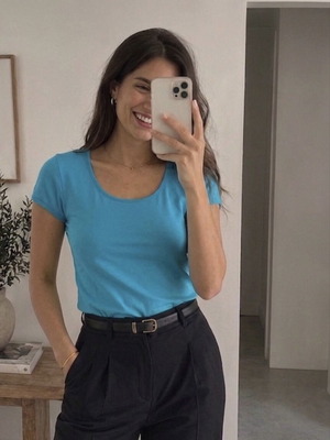 Vero Aslanis Top T-shirt like new, sizes S and M, blue