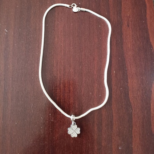 Silver pendant necklace