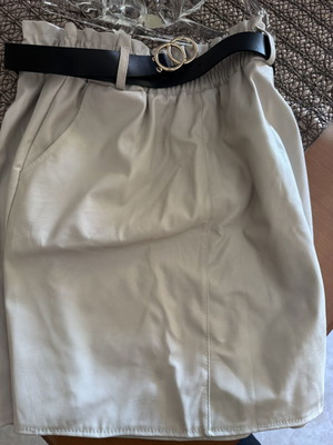 Off-white leather skirt with black belt, size Medium