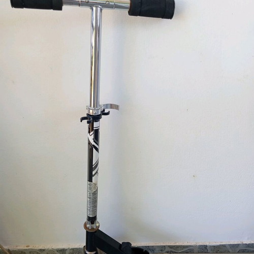 Children's scooter like new, complete with all accessories
