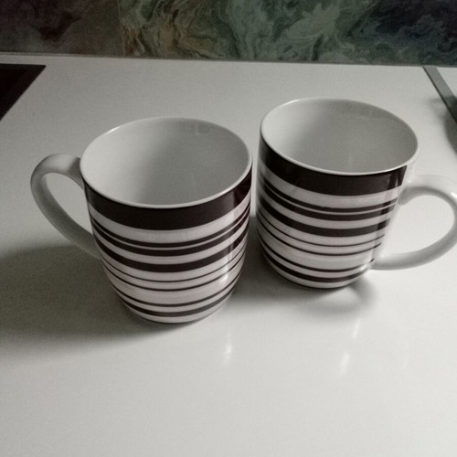 Set of white mugs with stripes like new
