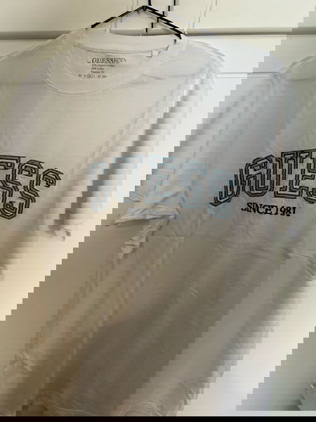 Guess T shirt