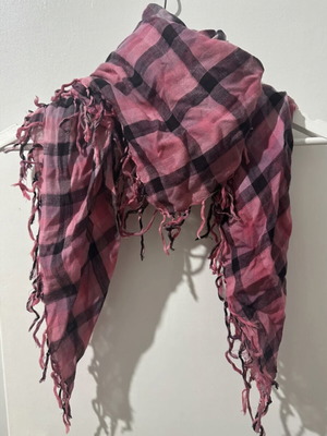 Checked scarf like new, black and pink