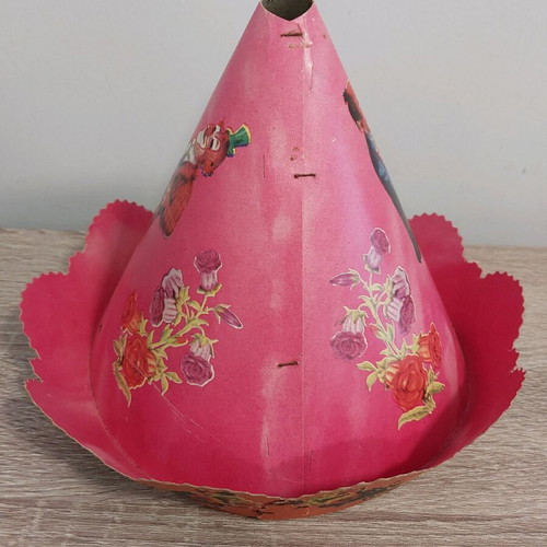 Vintage Pierrot hats 1970 like new, paper