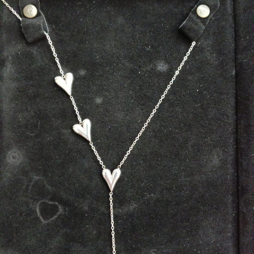 Necklace new stainless steel with asymmetrical silver hearts