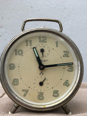 Peter wind-up analog desk alarm clock used