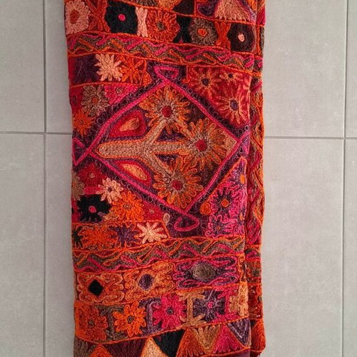 Handmade woven cover like new in red shades