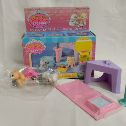 Littlest Pet Shop Cutesy Kittens with Kitten Playhouse Kenner 1992 new
