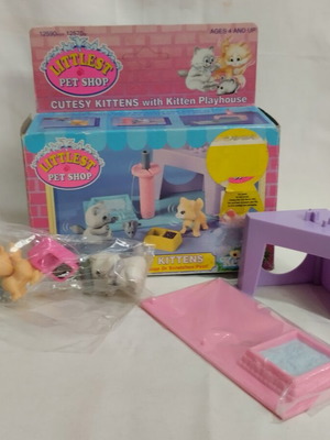 Littlest Pet Shop Cutesy Kittens with Kitten Playhouse Kenner 1992 new