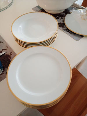 Noritake set of 26 plates and pot like new