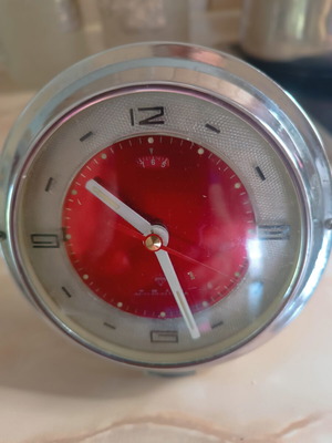Diamond mechanical alarm clock 1960 vintage red, like new