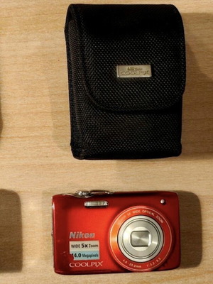 Nikon Coolpix S3100 like new with official case without charger