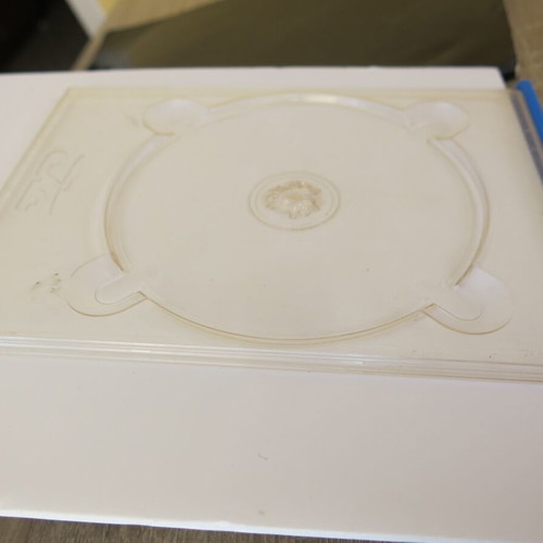 Plastic DVD support case transparent