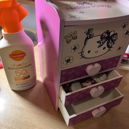 Sanrio Hello Kitty Jewelry Box like new, pink with mirror