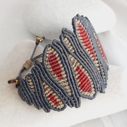 Macrame bracelet new with geometric design and adjustable clasp