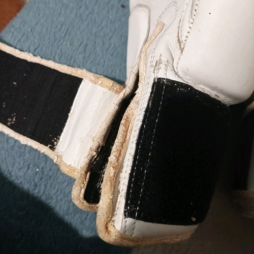 Olympus boxing gloves like new