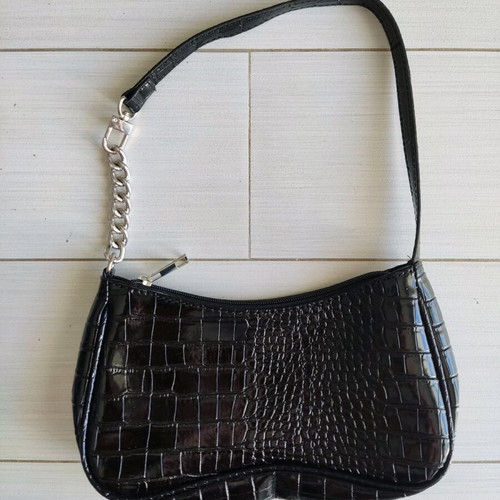 Black shoulder bag with chain like new