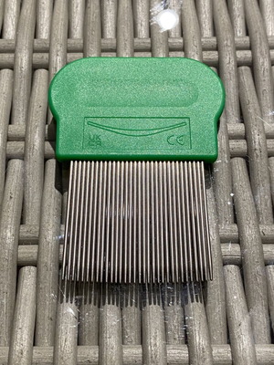 Metal lice comb with stainless steel teeth, CE marked