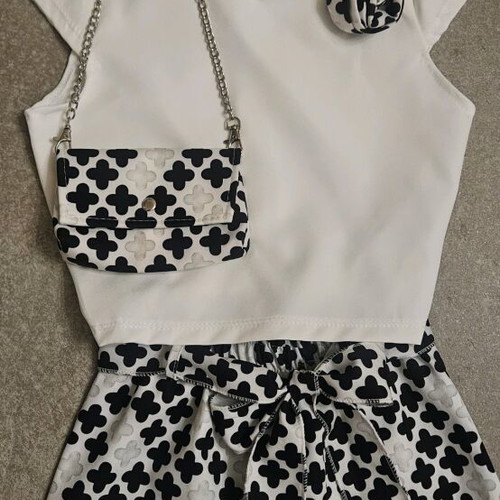 Girls' set pants and top black and white like new, size 10/12